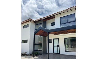 vendo casa finca campestre Marinilla vía al Peñol 6.400 m2 CH