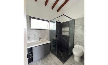 vendo casa finca campestre Marinilla vía al Peñol 6.400 m2 CH