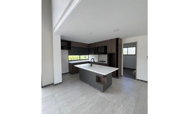 vendo casa finca campestre Marinilla vía al Peñol 6.400 m2 CH