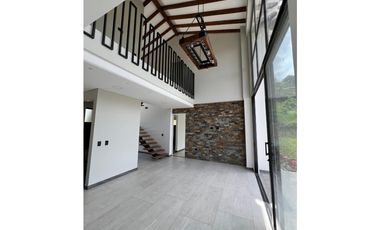 vendo casa finca campestre Marinilla vía al Peñol 6.400 m2 CH