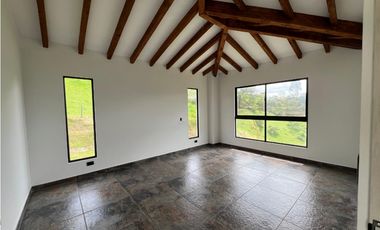 vendo casa finca campestre Marinilla vía al Peñol 6.400 m2 CH