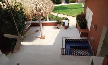 Casa en Venta en Villas Paracana, junto al Campo de Golf Palma Real, Ixtapa.