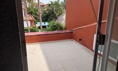 Casa en Venta en Villas Paracana, junto al Campo de Golf Palma Real, Ixtapa.