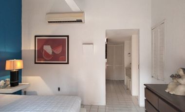 Casa en Venta en Villas Paracana, junto al Campo de Golf Palma Real, Ixtapa.