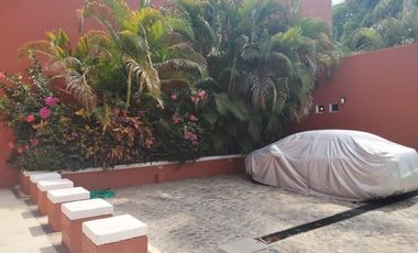 Casa en Venta en Villas Paracana, junto al Campo de Golf Palma Real, Ixtapa.