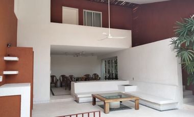 Casa en Venta en Villas Paracana, junto al Campo de Golf Palma Real, Ixtapa.