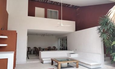 Casa en Venta en Villas Paracana, junto al Campo de Golf Palma Real, Ixtapa.
