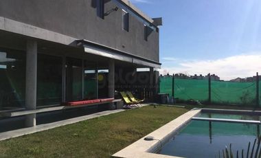CASA SOBRE LOTE EXTERNO EN NUEVO QUILMES
