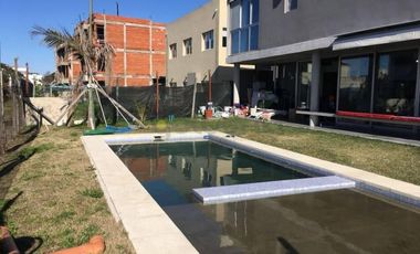 CASA SOBRE LOTE EXTERNO EN NUEVO QUILMES