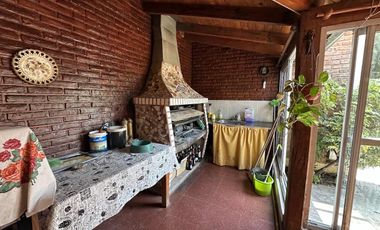 Casa 3 ambientes con quincho