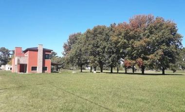 Venta terreno de 1169m2 en Lobos Country Club, con vista a espacio verde arbolado!