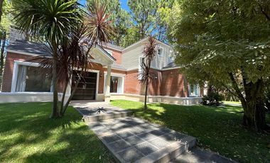 Casa en Venta - 3 Dormitorios 2 Baños - 1042mts2 - Pinamar