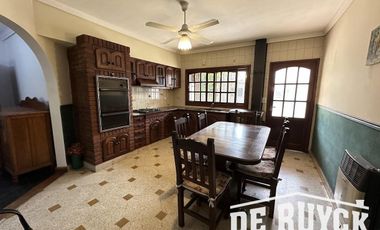 Chalet en pleno Barrio Los Cedros