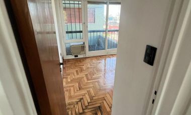 Departamento en  alquiler en la zona más comercial de Flores