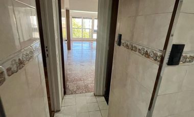 Departamento en  alquiler en la zona más comercial de Flores