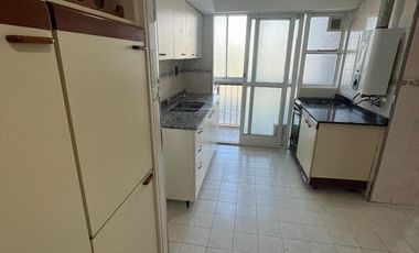 Departamento en  alquiler en la zona más comercial de Flores
