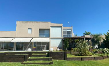 Casa en Alquiler Anual amoblado a la Laguna San Benito Villanueva Tigre