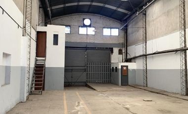 Deposito en Villa Ballester. Se vende con RENTA CALZADA