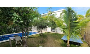 Se renta casa con piscina cerca de la universidad