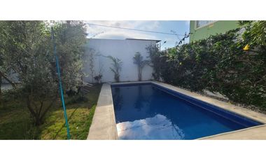 Se renta casa con piscina cerca de la universidad