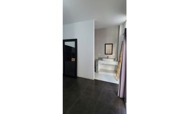 Se renta casa con piscina cerca de la universidad