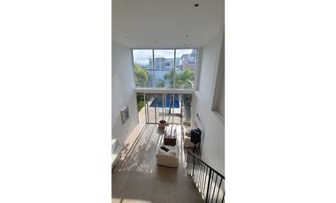 Se renta casa con piscina cerca de la universidad