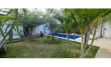 Se renta casa con piscina cerca de la universidad