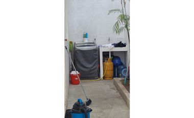 Se renta casa con piscina cerca de la universidad