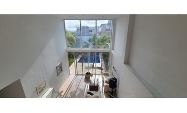 Se renta casa con piscina cerca de la universidad