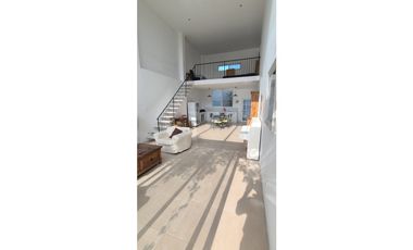 Se renta casa con piscina cerca de la universidad