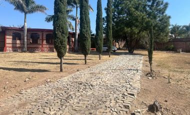 VENTA DE CASA DE CAMPO EN IXTLAHUACAN DE LOS MEMBRILLOS GRAN TERRENO.