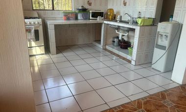 VENTA DE CASA, TERRENO AMPLIO, A PIE DE CARRETERA, IXTLAHUACÁN DE LOS MEMBRILLOS