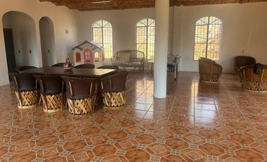 VENTA DE CASA DE CAMPO EN IXTLAHUACAN DE LOS MEMBRILLOS GRAN TERRENO.