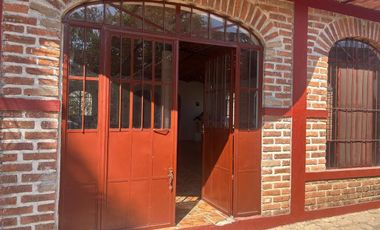 VENTA DE CASA DE CAMPO EN IXTLAHUACAN DE LOS MEMBRILLOS GRAN TERRENO.