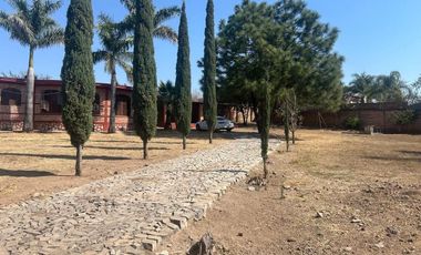VENTA DE CASA DE CAMPO EN IXTLAHUACAN DE LOS MEMBRILLOS GRAN TERRENO.