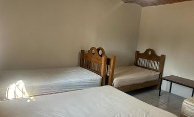 VENTA DE CASA DE CAMPO EN IXTLAHUACAN DE LOS MEMBRILLOS GRAN TERRENO.