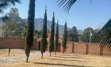 VENTA DE CASA DE CAMPO EN IXTLAHUACAN DE LOS MEMBRILLOS GRAN TERRENO.
