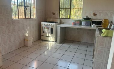 VENTA DE CASA, TERRENO AMPLIO, A PIE DE CARRETERA, IXTLAHUACÁN DE LOS MEMBRILLOS