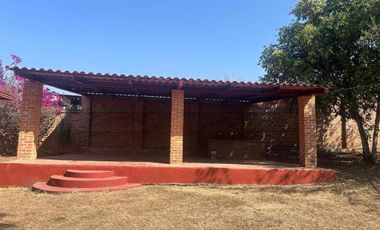 VENTA DE CASA DE CAMPO EN IXTLAHUACAN DE LOS MEMBRILLOS GRAN TERRENO.