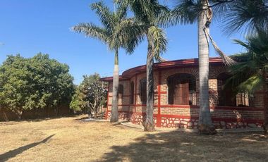 VENTA DE CASA DE CAMPO EN IXTLAHUACAN DE LOS MEMBRILLOS GRAN TERRENO.
