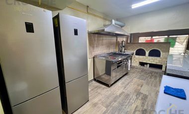 Edificio comercial en venta ideal para restaurante u oficinas en la zona de los Sauces