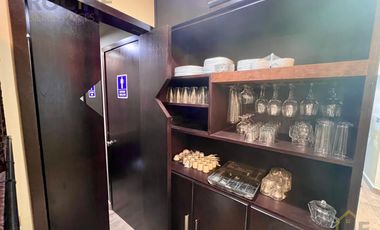 Edificio comercial en venta ideal para restaurante u oficinas en la zona de los Sauces