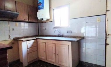 VENTA CASA 3 AMB C/COCH. Y TERRAZA APTA CREDITO