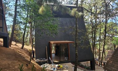 Bonito conjunto de 4 cabañas y una cabaña chalet de 2 plantas en venta en Mazamitla, Jalisco
