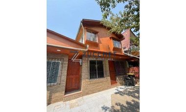 Casa en Arriendo en Ubicada a pasos de Avenida Pajaritos