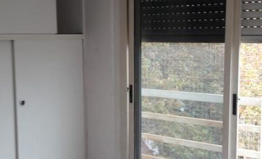 Departamento 2 amb. con balcon a mts. plaza San Martin