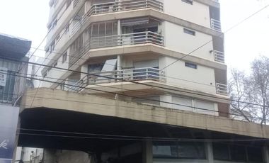 Departamento 2 amb. con balcon a mts. plaza San Martin