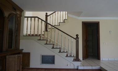 Hermosa Casa en Renta, Club de Golf San Carlos, Metepec