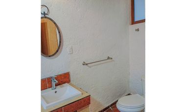 CASA EN RENTA AMUEBLADA EN EL CENTRO DE AVANDARO