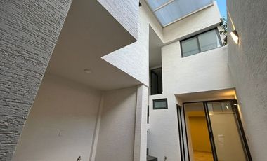 Edificio en Renta para Oficinas en Molino de Parras, Morelia.